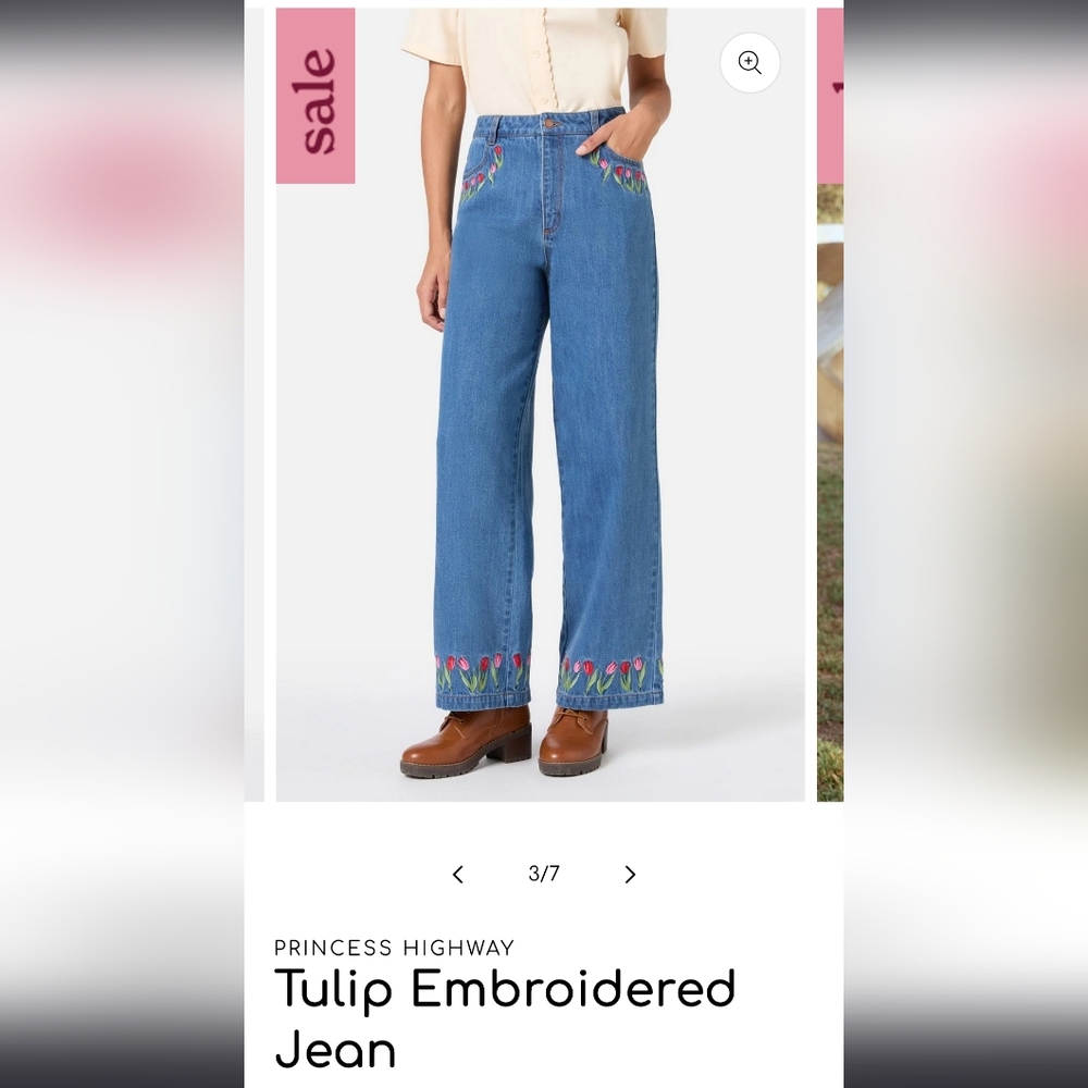 NWT Princess Highway Tulip Embroidered High Waisted Blue Jean